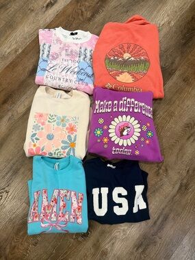 Women’s Small Graphic Sweatshirts Bundle of 6!!!
